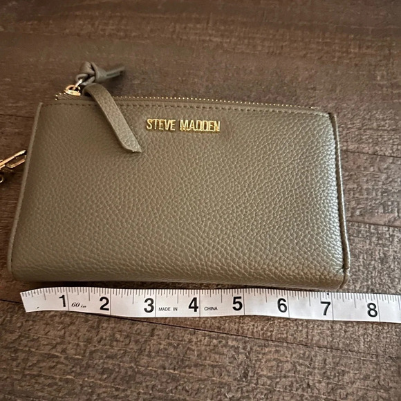 Steve Madden wristlet, like new - Picture 5 of 6